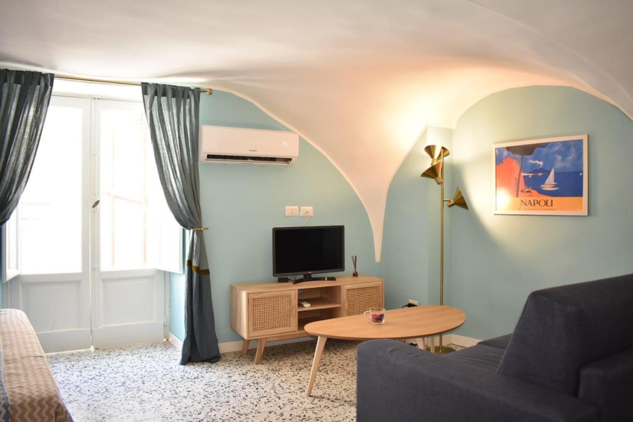 La Casa Sul Teatro Apartment Наполи Екстериор снимка